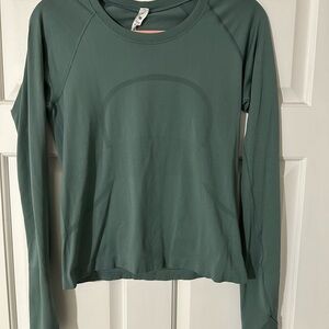 Lululemon swiftly top